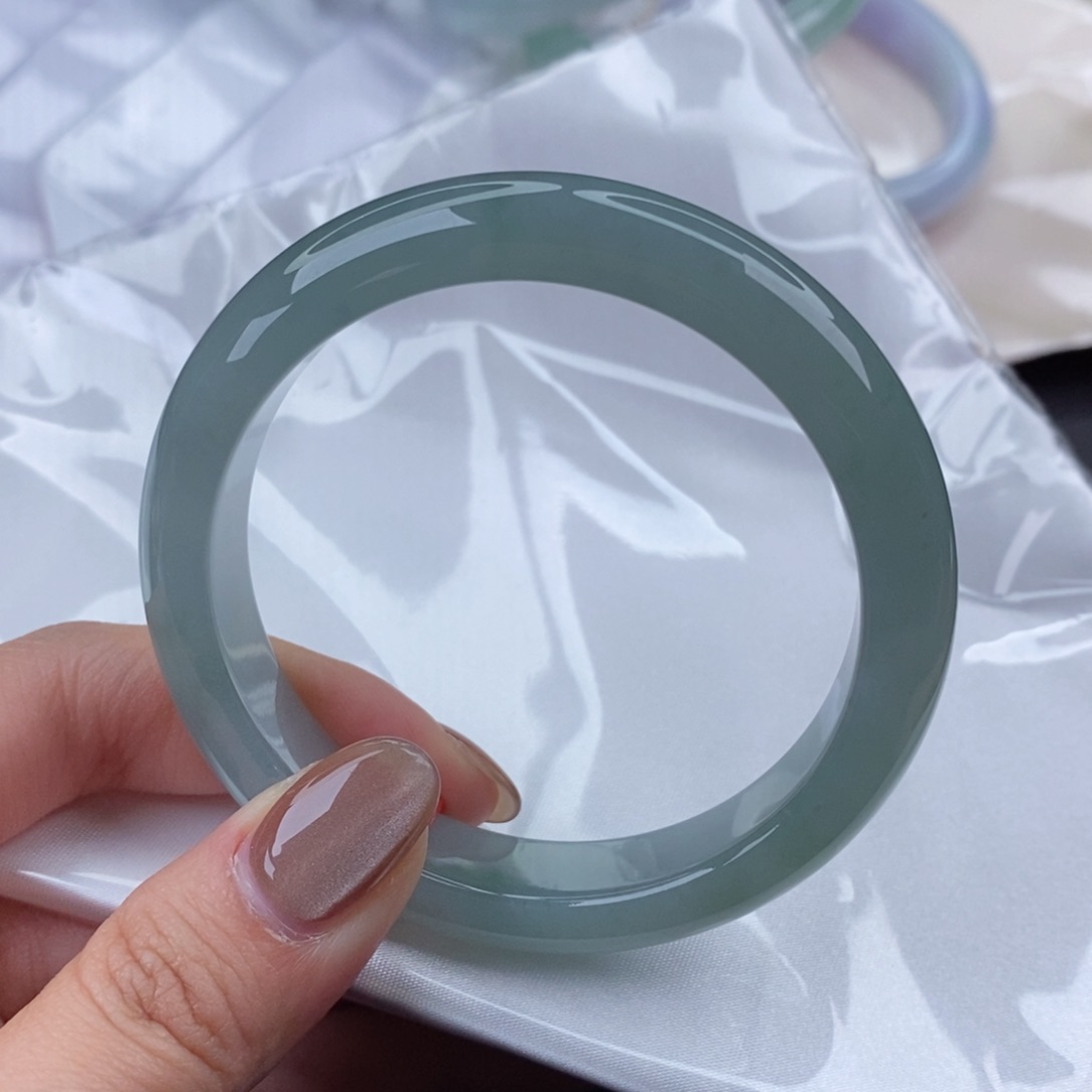 翡翠手镯未镶嵌天然翡翠手镯