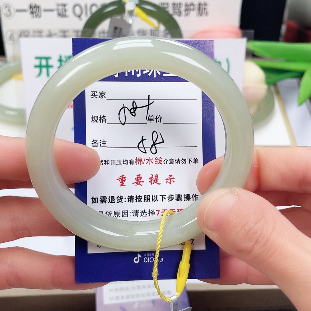 和田玉手镯未镶嵌