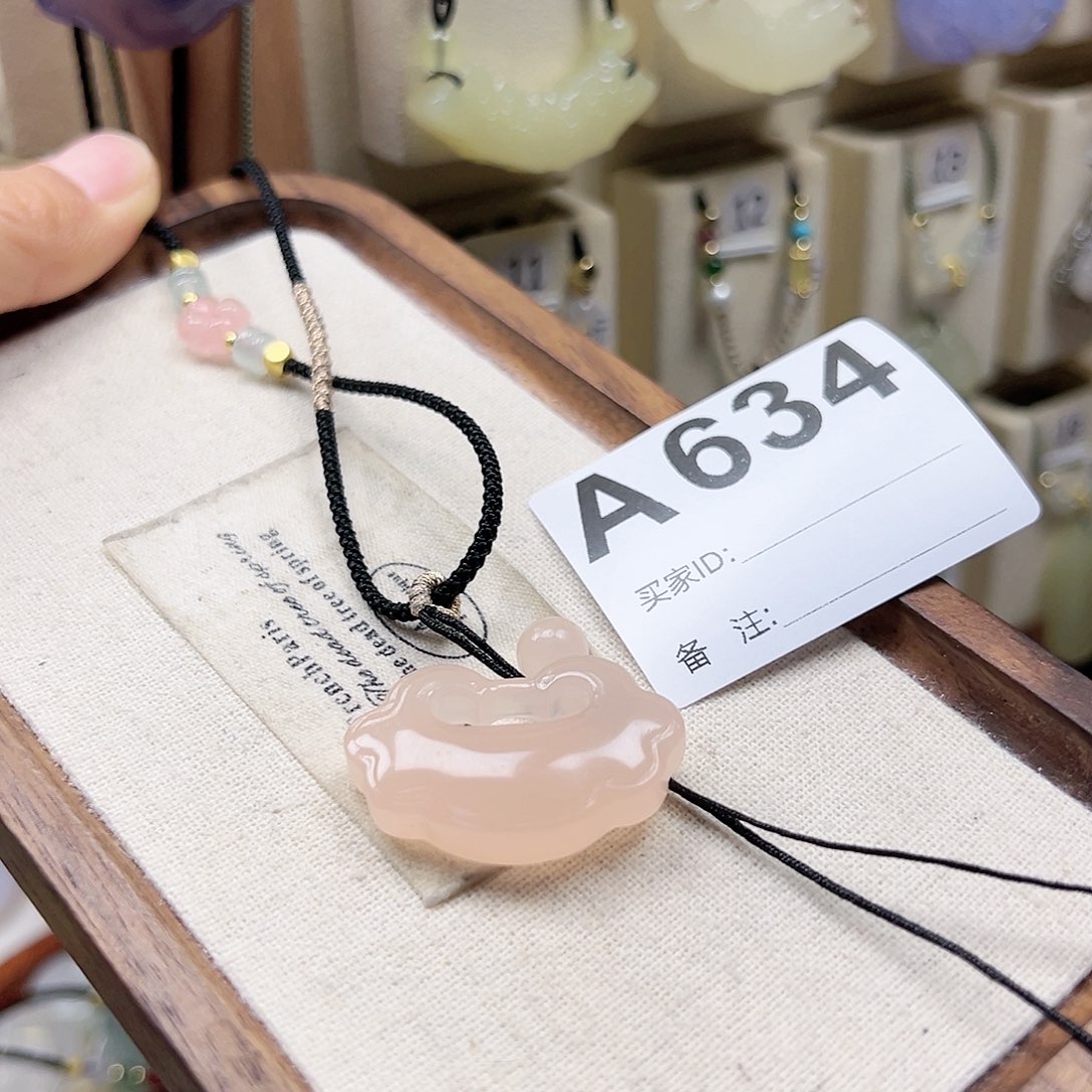 石英质玉颈饰合金是**啊