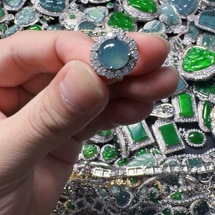 翡翠颈饰未镶嵌天然A货翡翠放漏