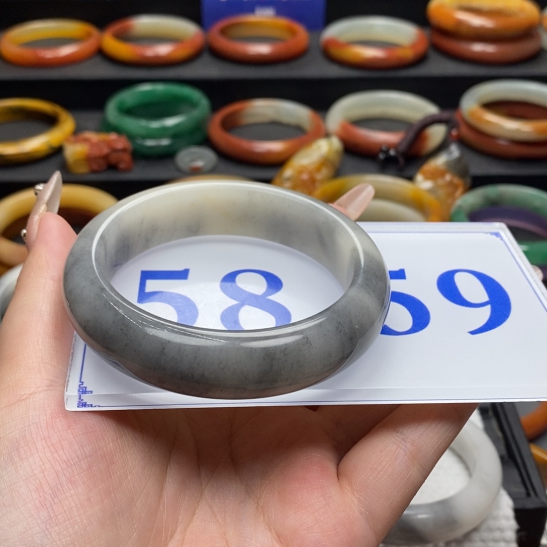 石英质玉（黄龙玉）手镯未镶嵌君