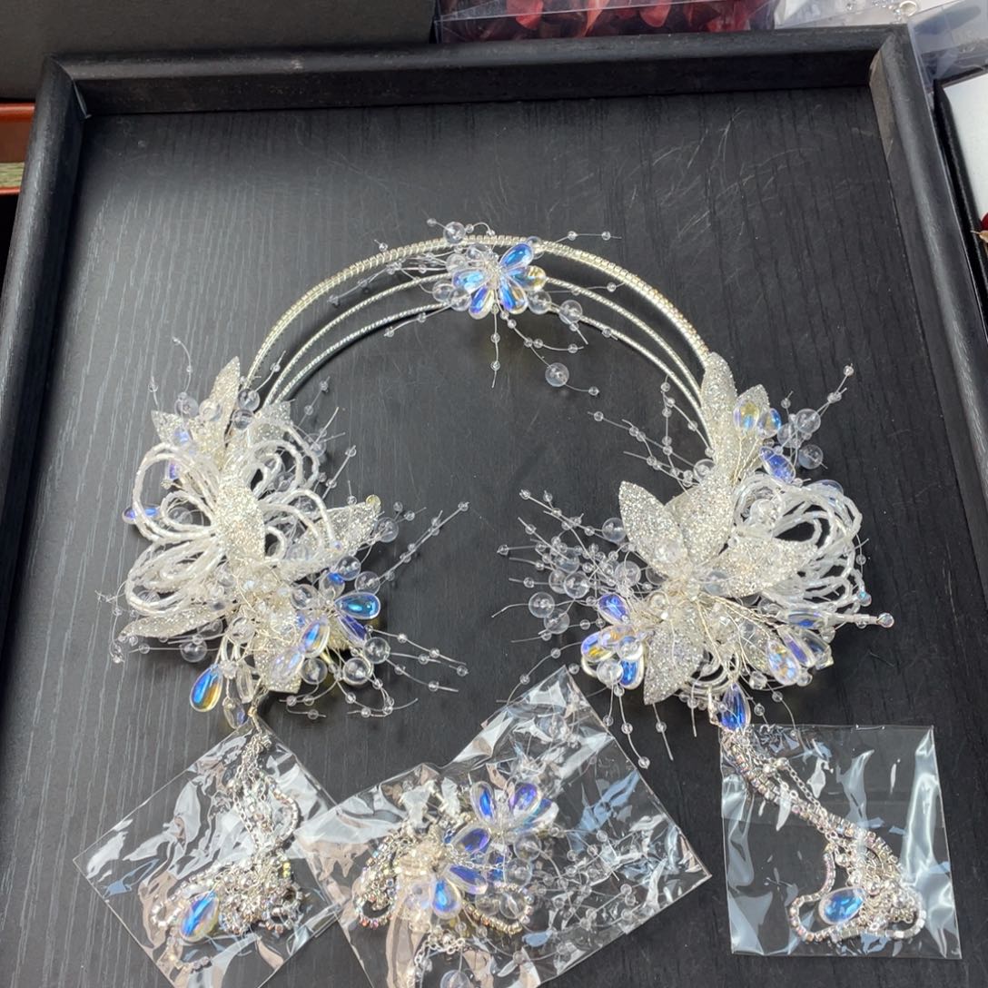 混合材质新娘秀和头饰默认微瑕不退换