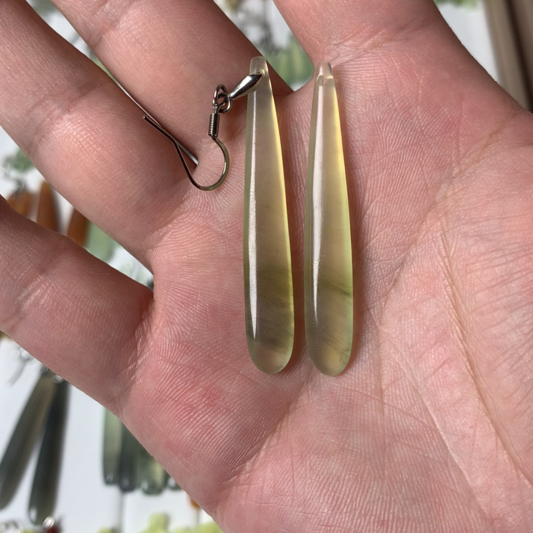 蛇纹石玉耳环未镶嵌