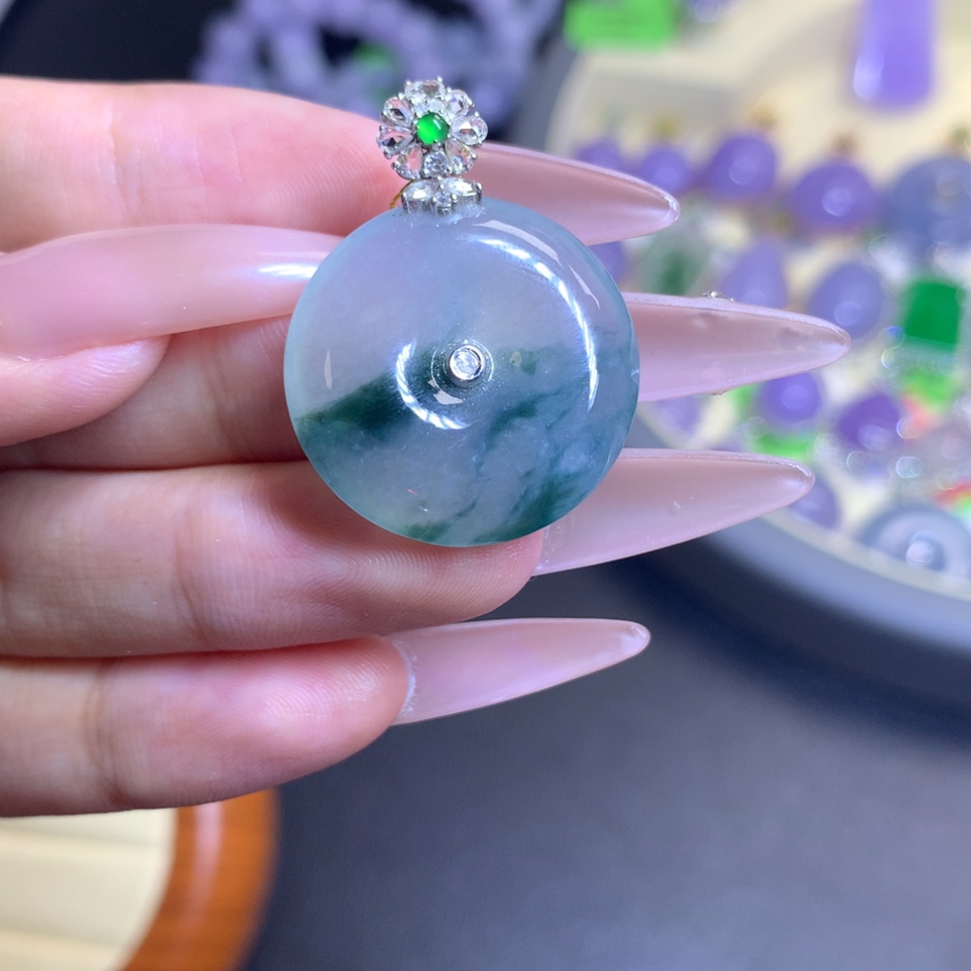 翡翠18K金镶嵌颈饰