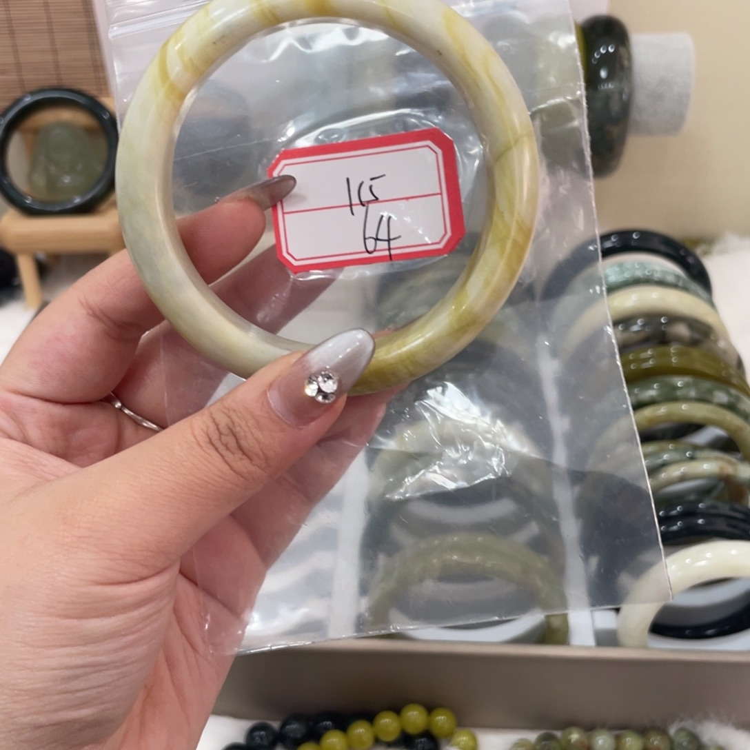 蛇纹石玉手镯未镶嵌