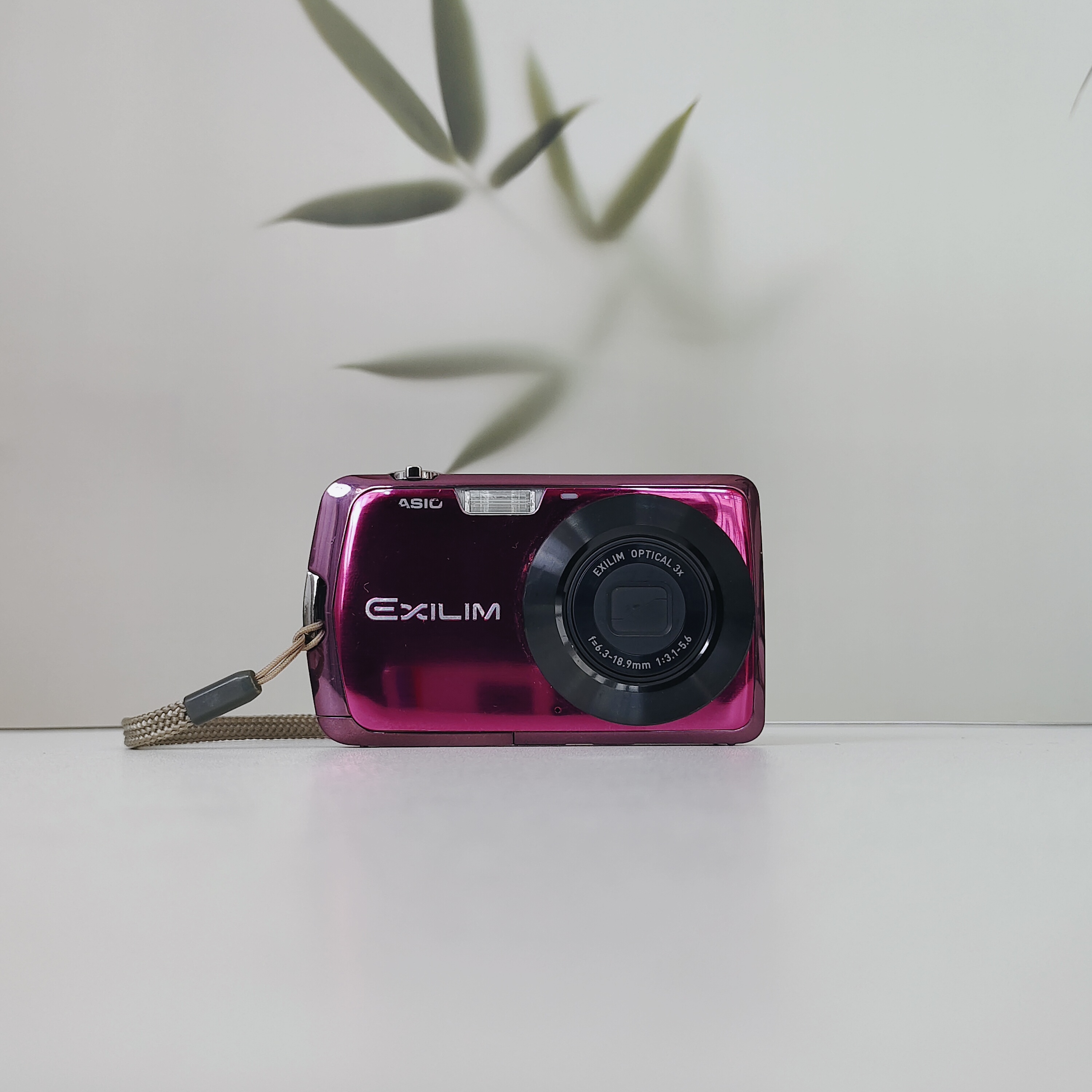 95新 Casio/卡西欧 z330玫红1410万像素4倍变焦复古高颜值卡片机