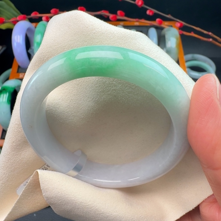 翡翠未镶嵌手镯缅甸翡翠