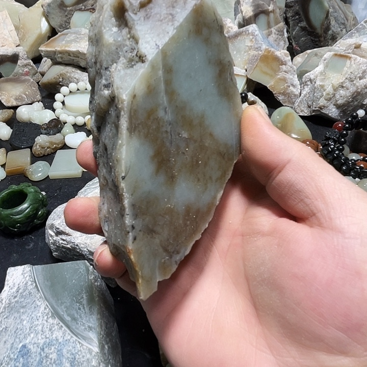 和田玉（糖玉）未镶嵌把件