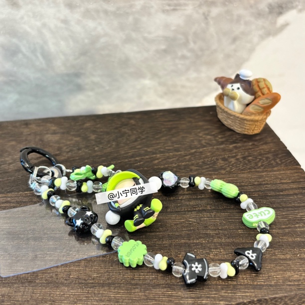 带绿帽手机链YS171