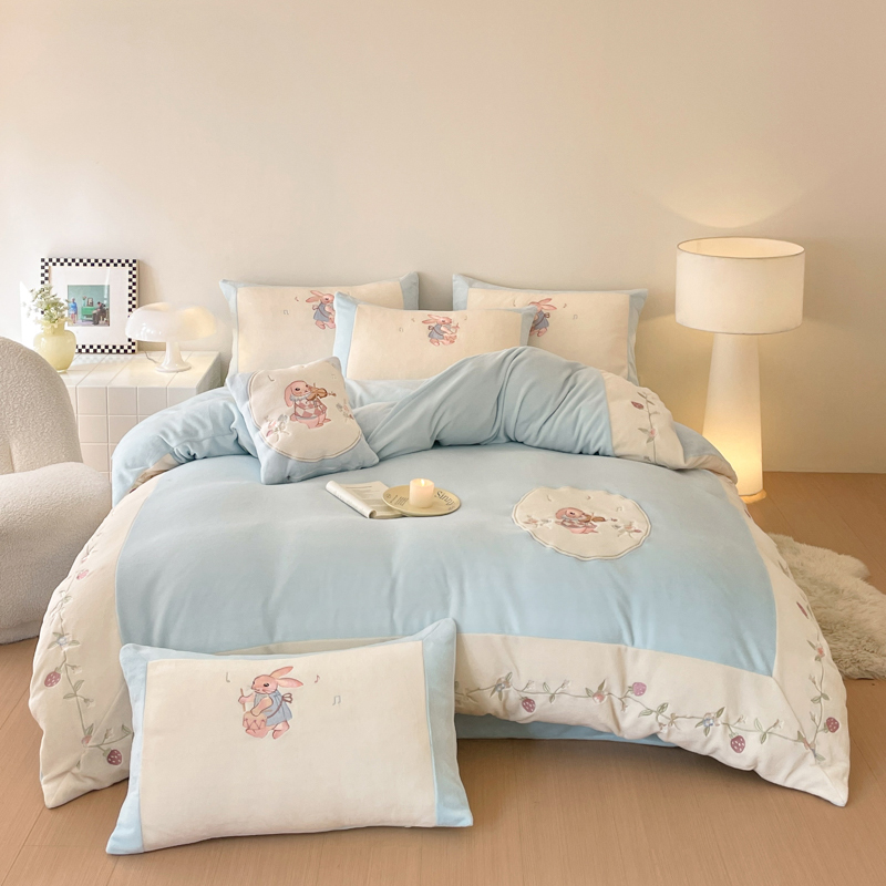 【孙大漂亮】新款全消光刺绣拼角牛奶绒ins风草莓兔系列四件套  006