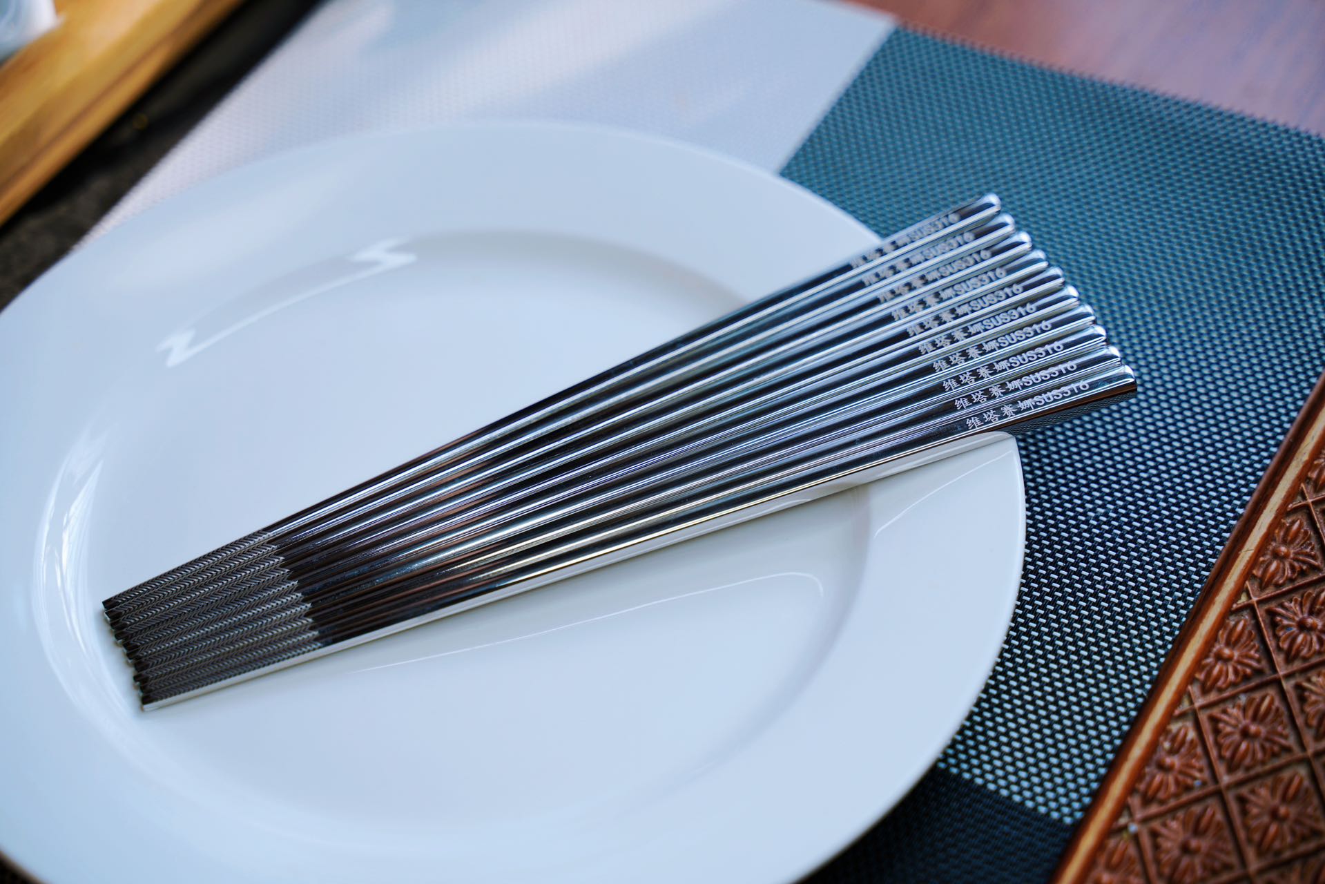 不锈钢抑菌筷防滑防霉金属筷高端家用餐具套装食品级家庭筷子