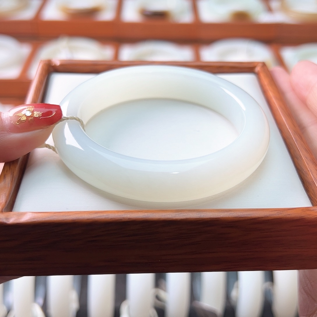 和田玉手镯未镶嵌55