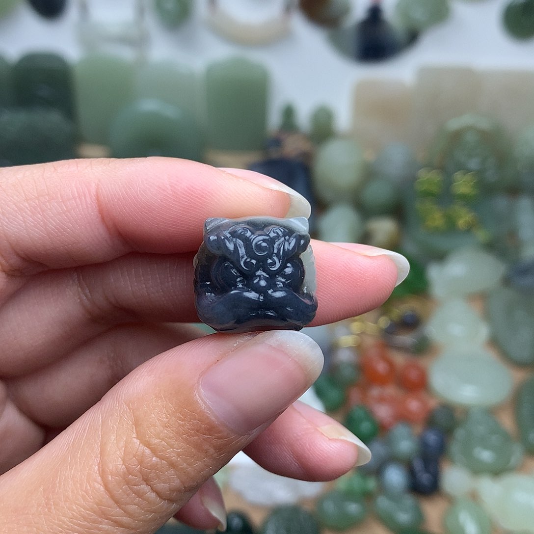 和田玉吊坠未镶嵌