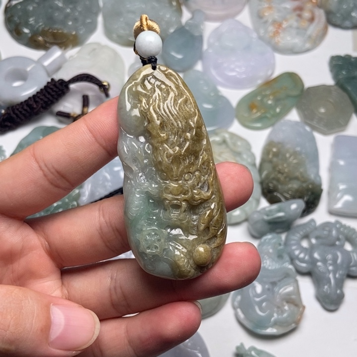 翡翠未镶嵌颈饰龙27