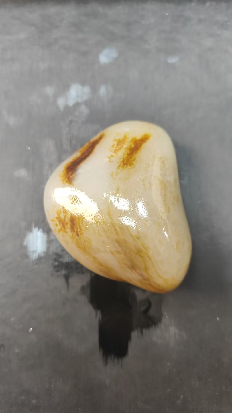 巴依哥精美和田玉125.9克