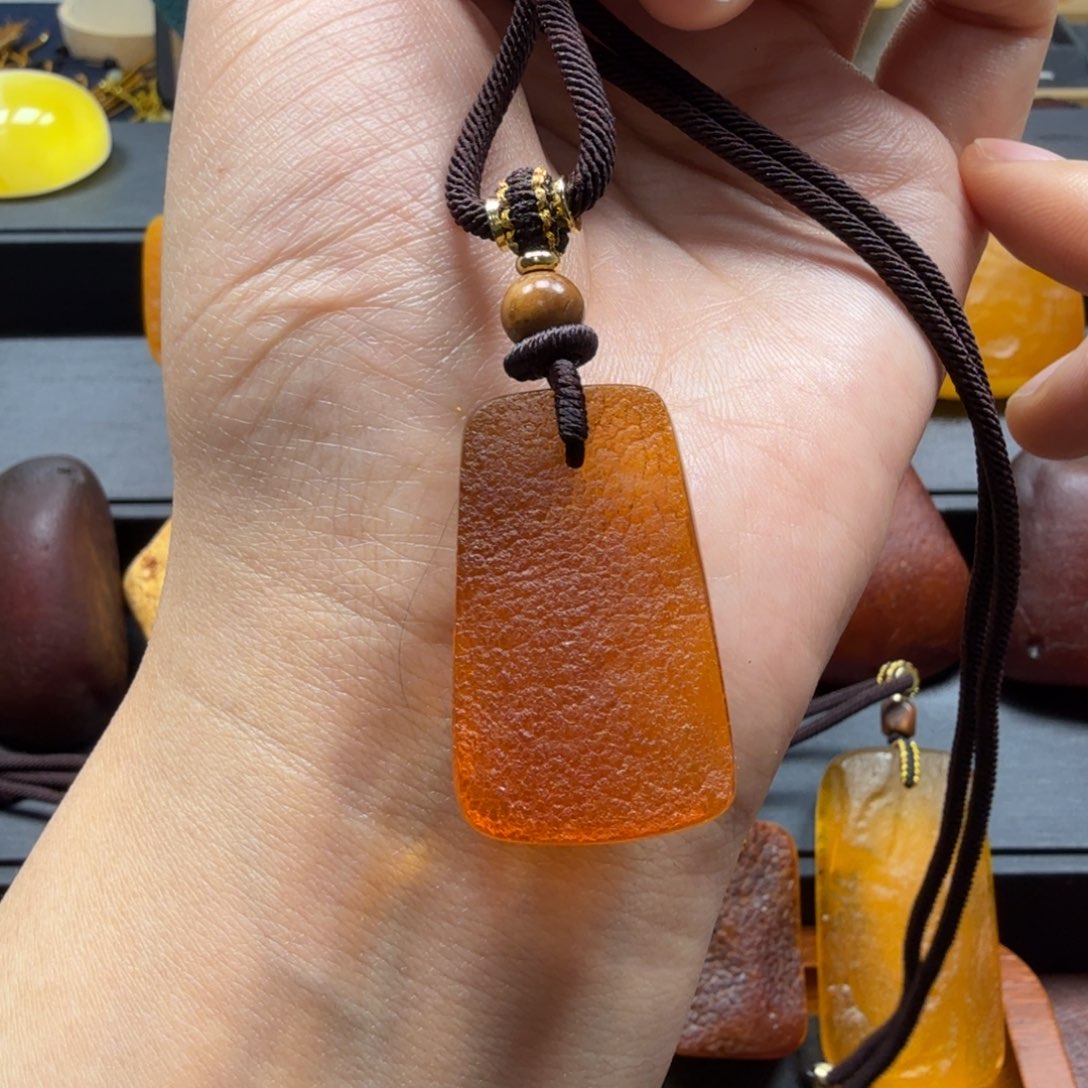 琥珀吊坠(赠链)未镶嵌