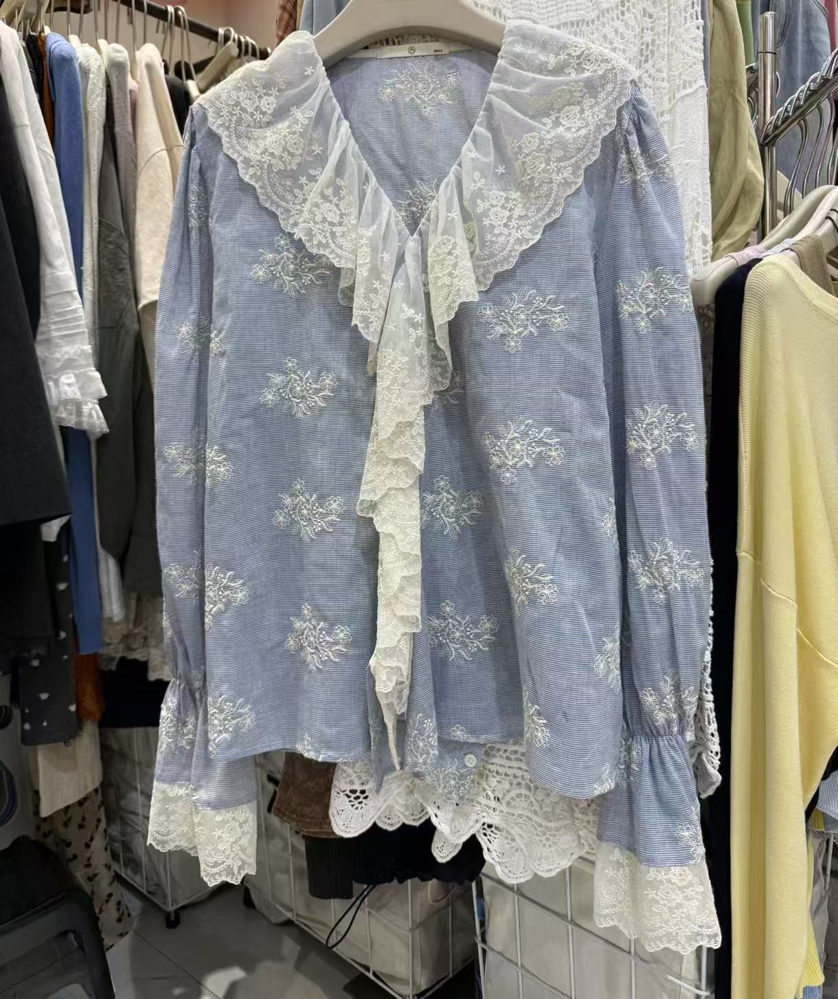 料子一看就挺好的 刺绣蕾丝荷叶边衬衫 很仙