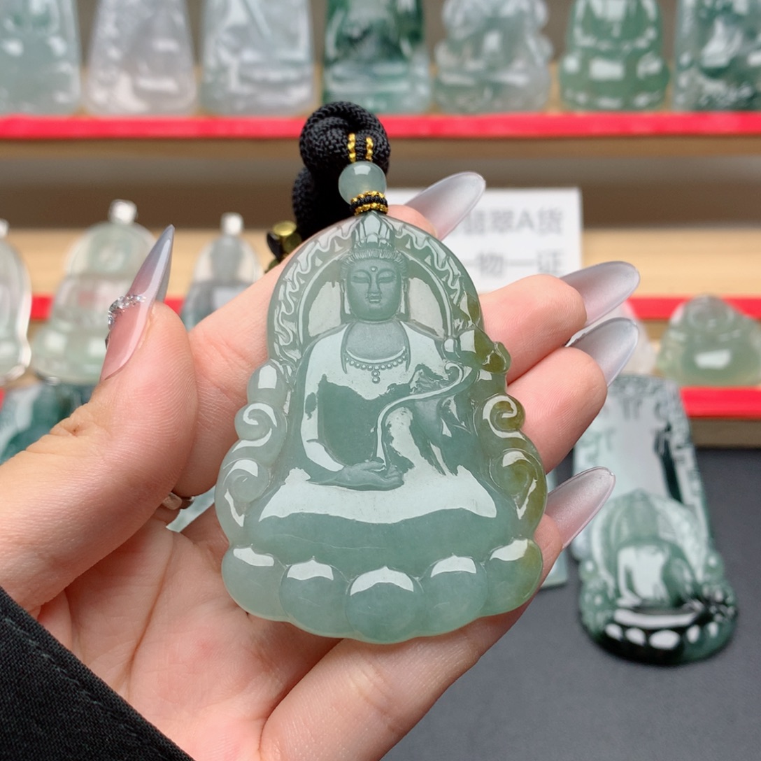 颈饰未镶嵌翡翠素衣观音