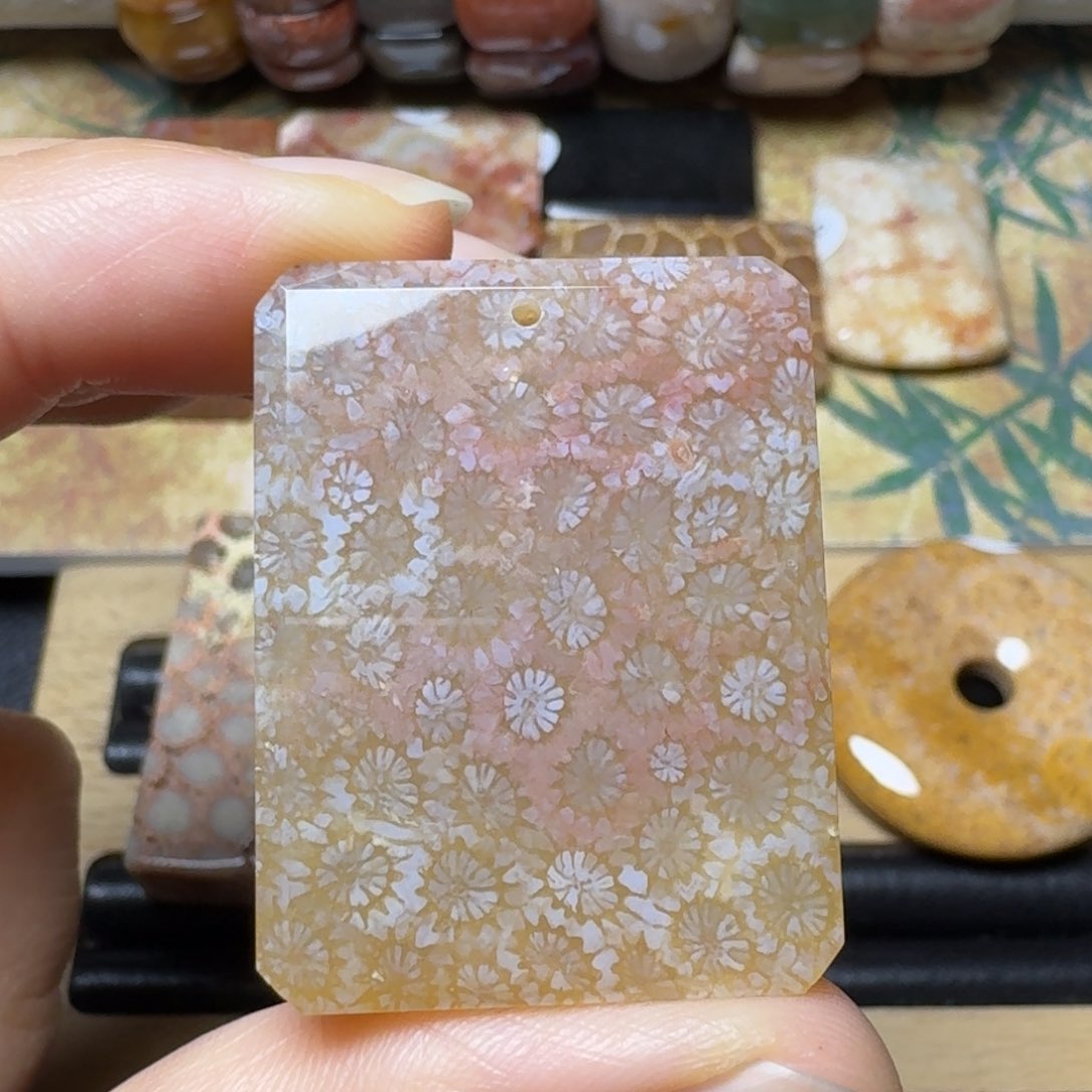 硅化玉未镶嵌冰透立体黄粉花