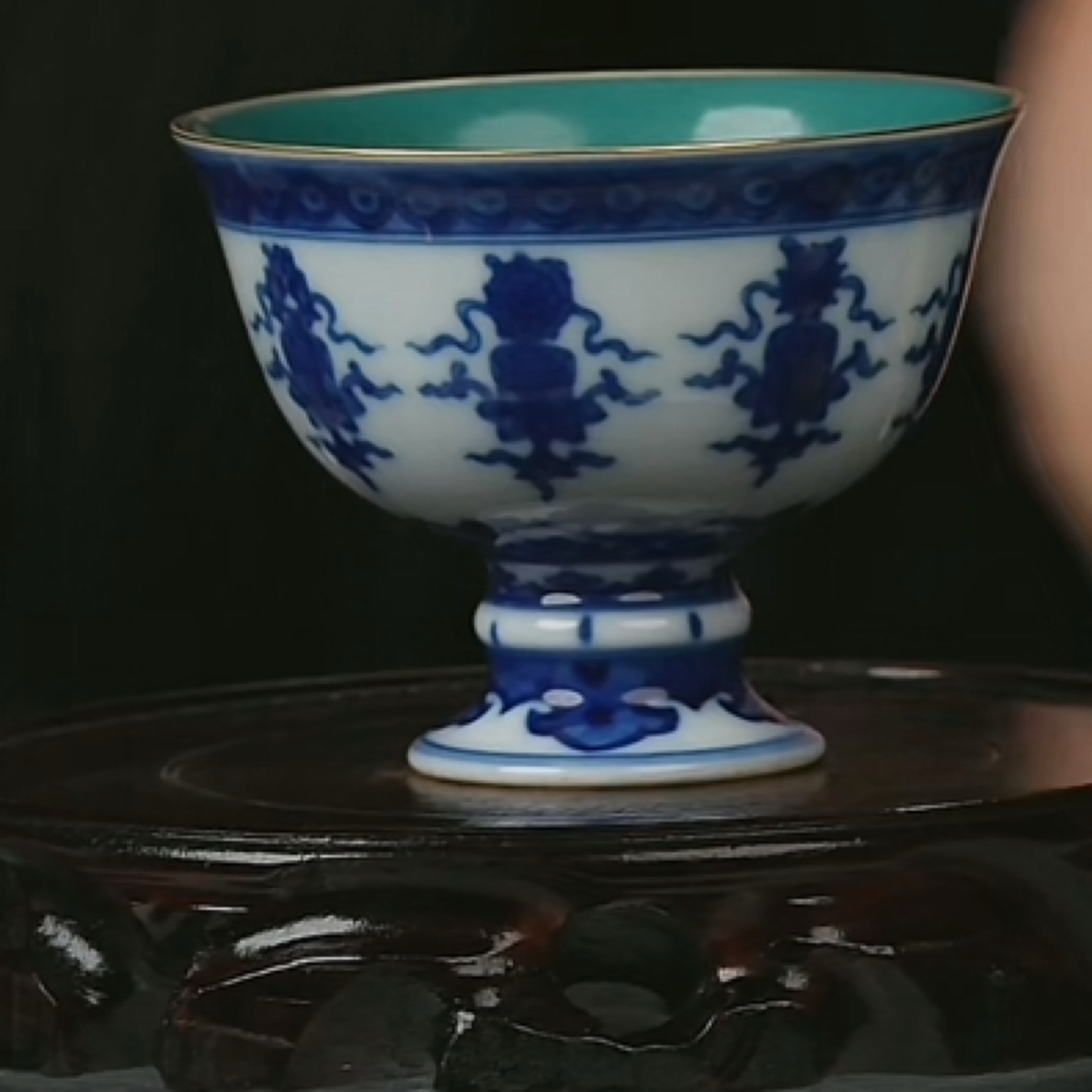 Y青花博古纹高足杯