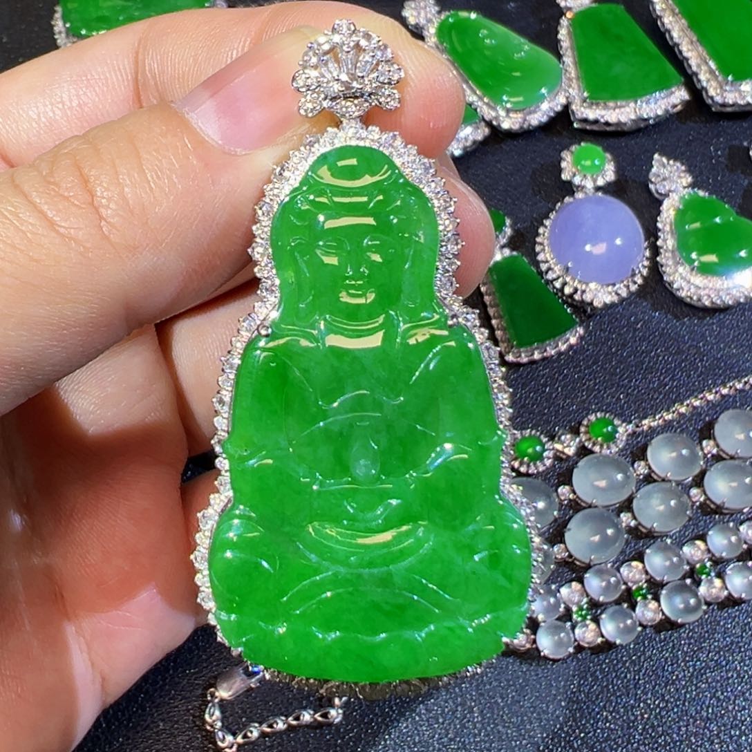 翡翠18K金镶嵌颈饰