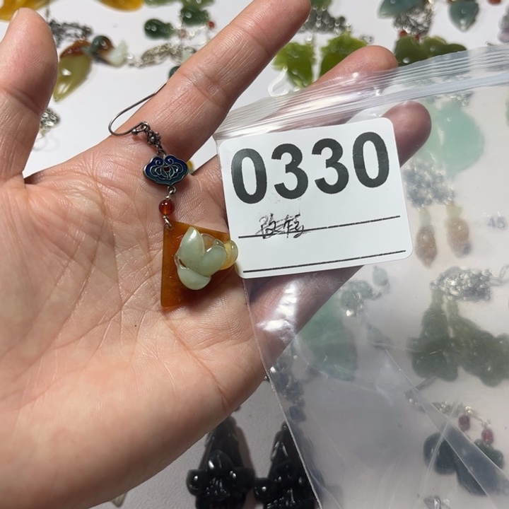 *****蛇纹石玉未镶嵌耳饰