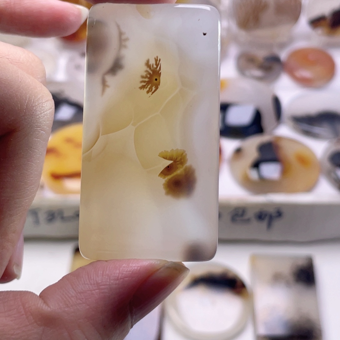 玛瑙/玉髓未镶嵌珠宝奇石