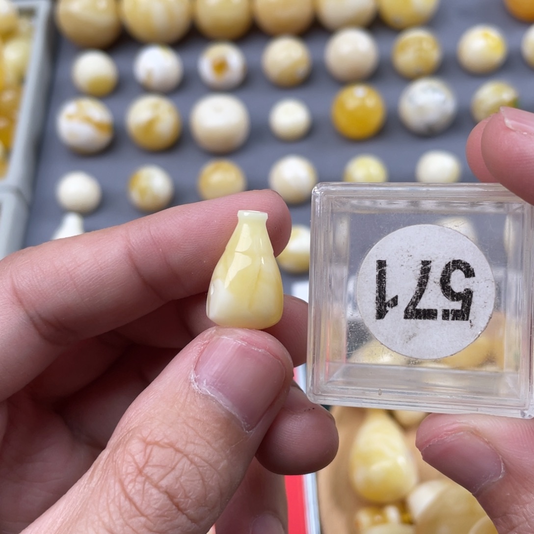 蜜蜡珠宝奇石未镶嵌