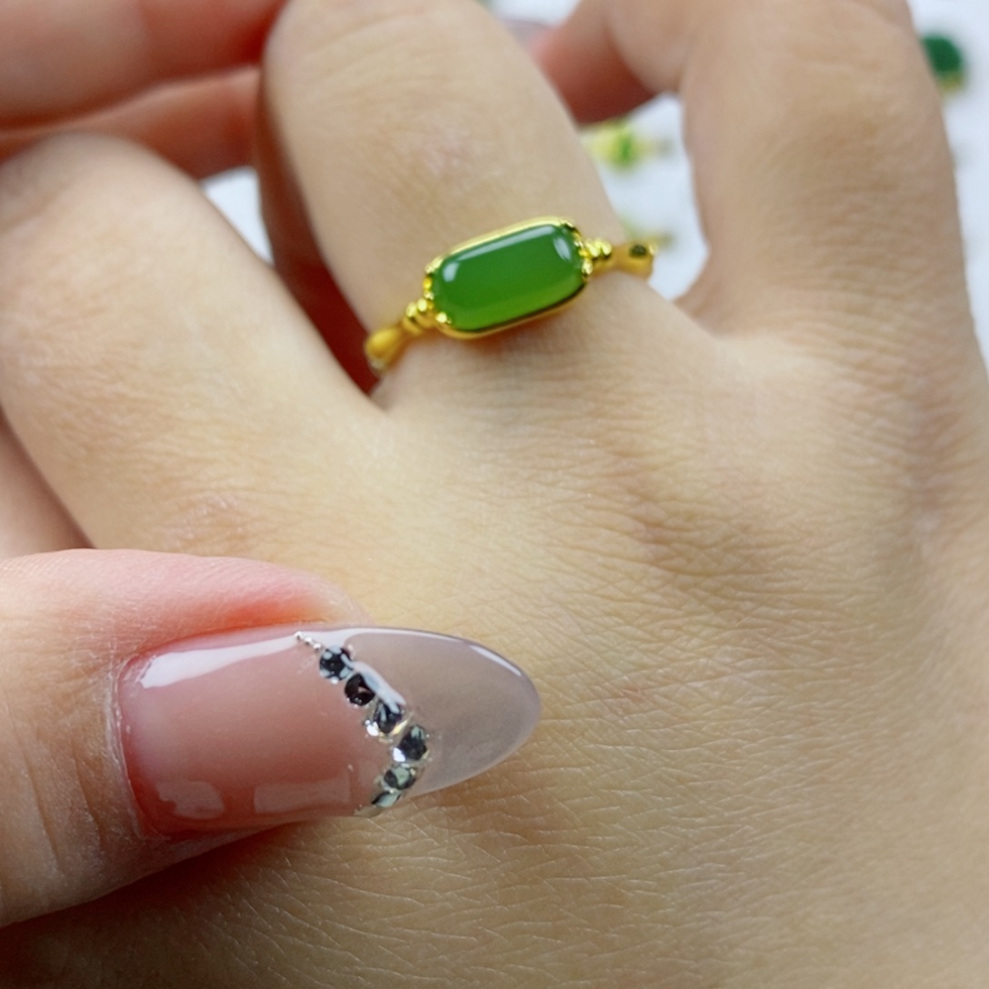 未镶嵌戒指和田玉（碧玉）