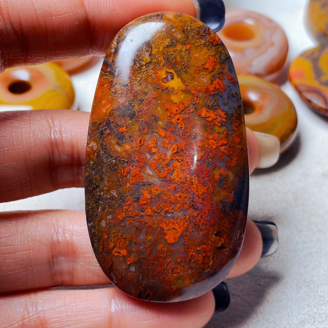 未镶嵌颈饰玛瑙/玉髓方*哥