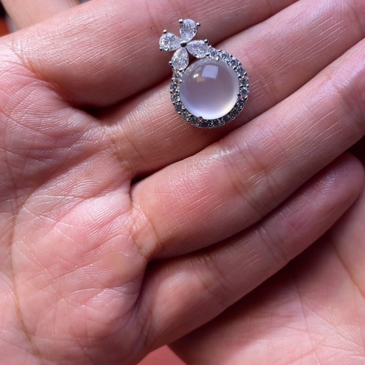 石英质玉合金颈饰