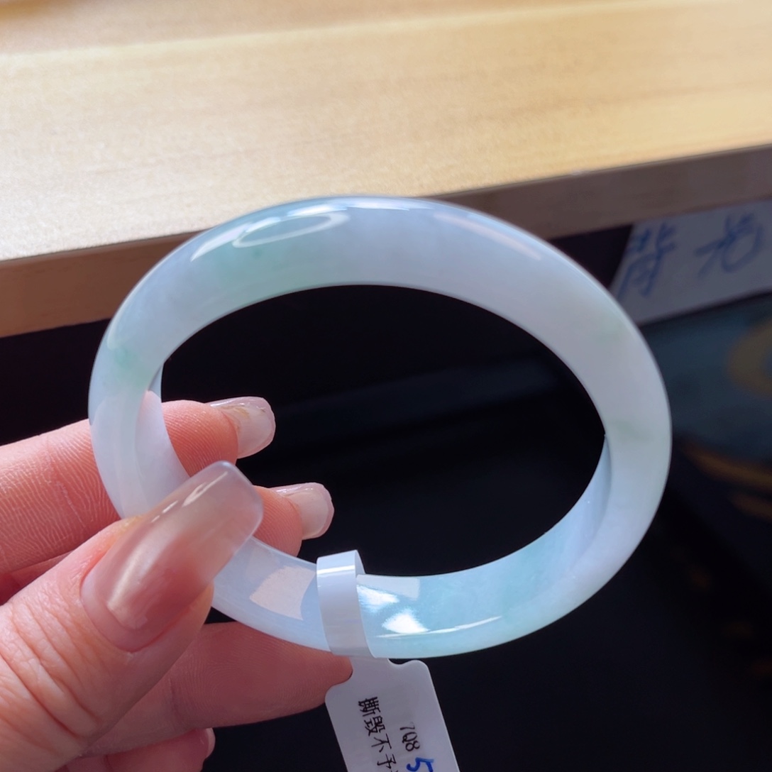 翡翠手镯未镶嵌手镯