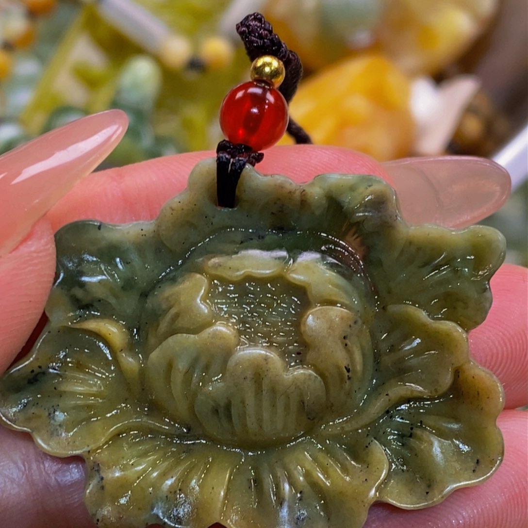 蛇纹石玉颈饰未镶嵌