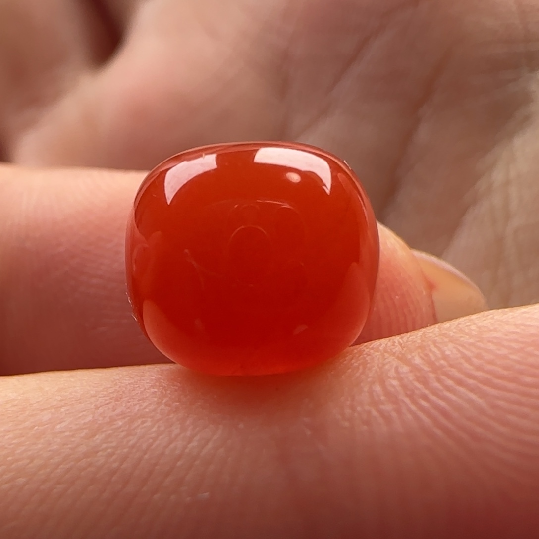 南红玛瑙未镶嵌老型9.9*8.8有皮裂