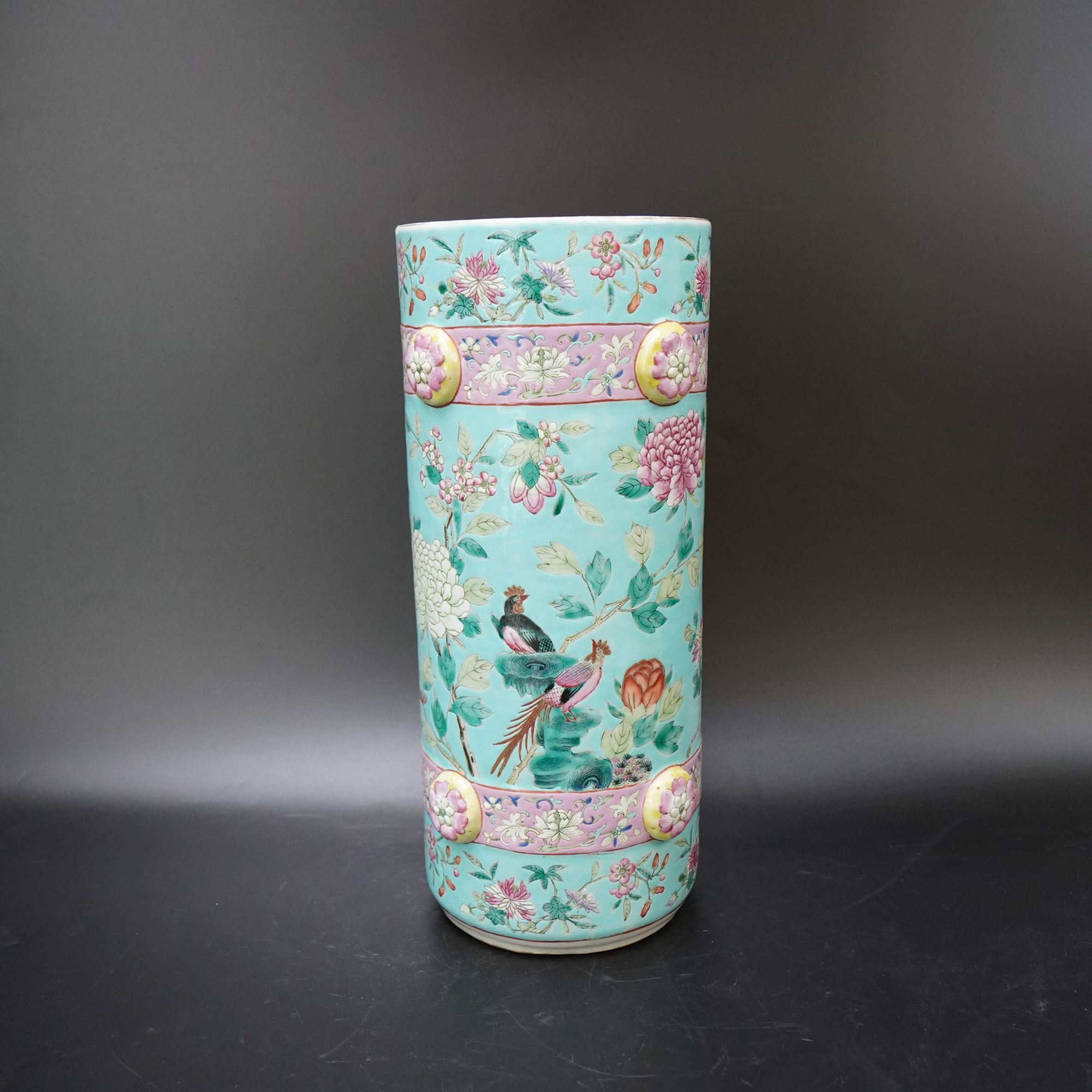 Lot.25080011清光绪松石绿地粉彩鼓花箭筒 高：约35.6cm