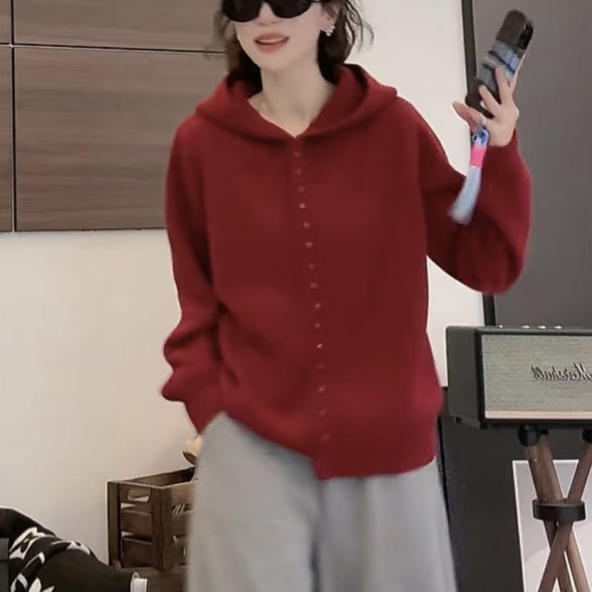 【雪花酥】韩系软糯连帽扣子开衫女高级感慵懒风红色针织毛衣女士
