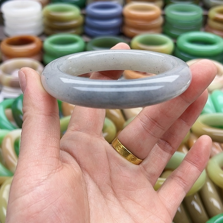 未镶嵌手镯（圆镯）石英质玉