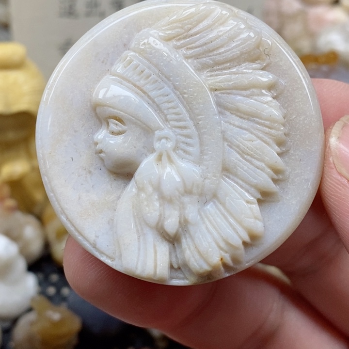 颈饰未镶嵌硅化珊瑚（珊瑚玉）