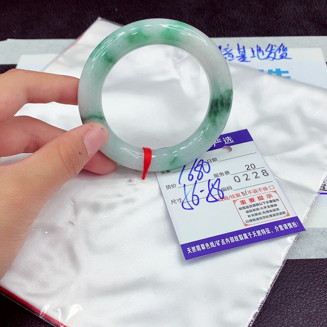 翡翠未镶嵌手镯56