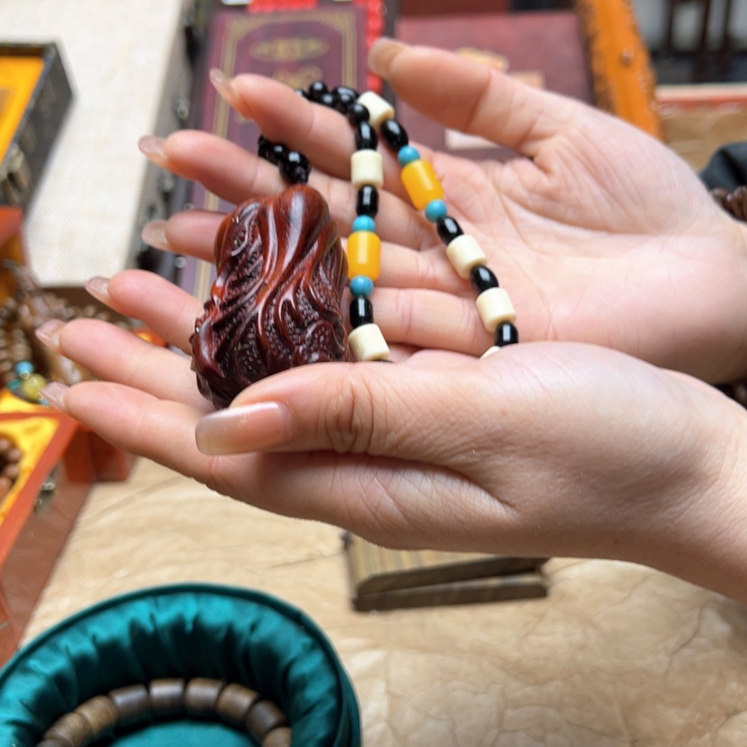 大叶紫檀（黑酸枝木类）