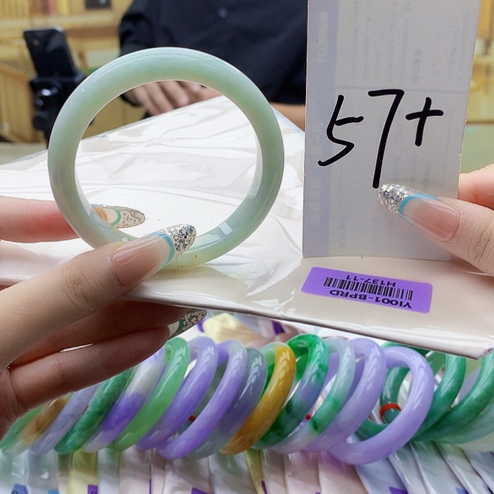 翡翠未镶嵌手镯jj