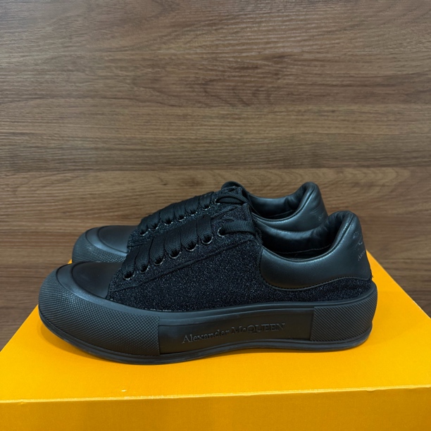 99新 Alexander McQueen/亚历山大·麦昆 42码 新款黑武士板鞋