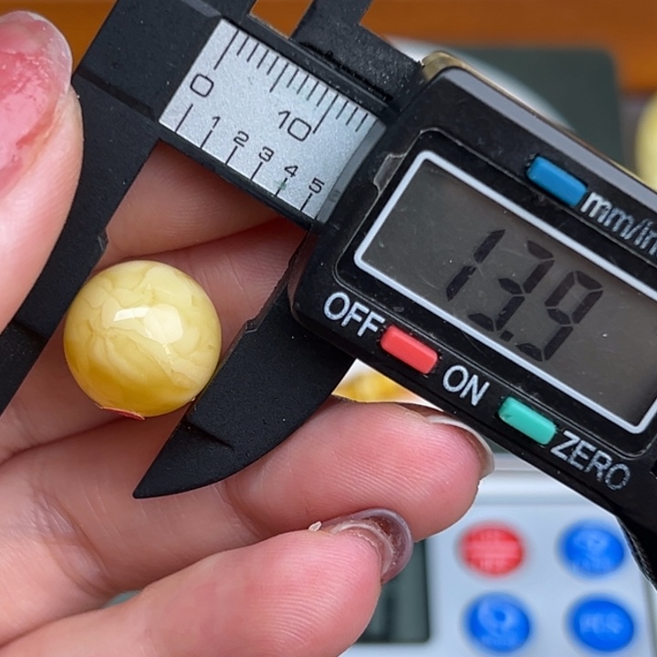 琥珀裸石未镶嵌蜜蜡3