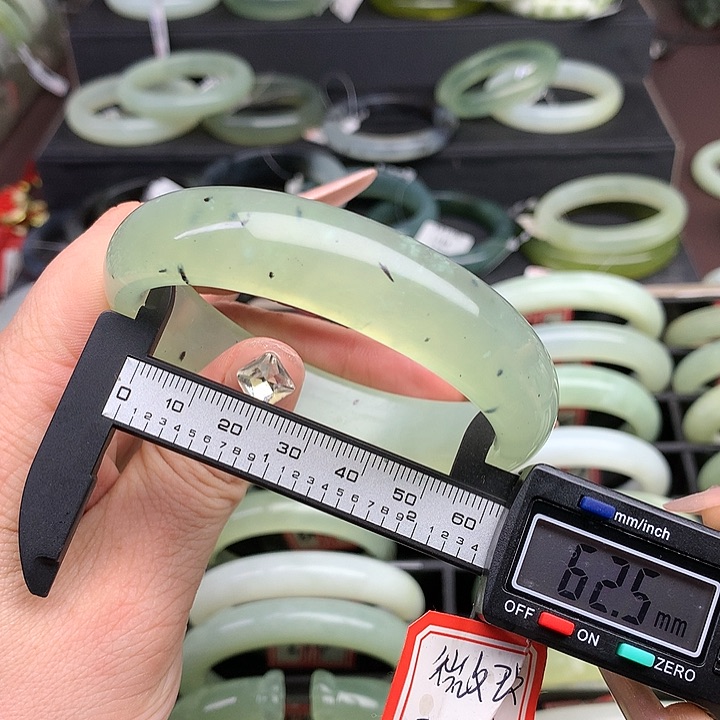 蛇纹石玉手镯未镶嵌611