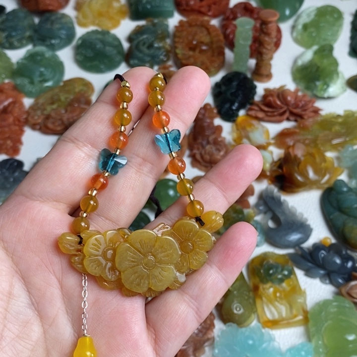 蛇纹石玉颈饰未镶嵌