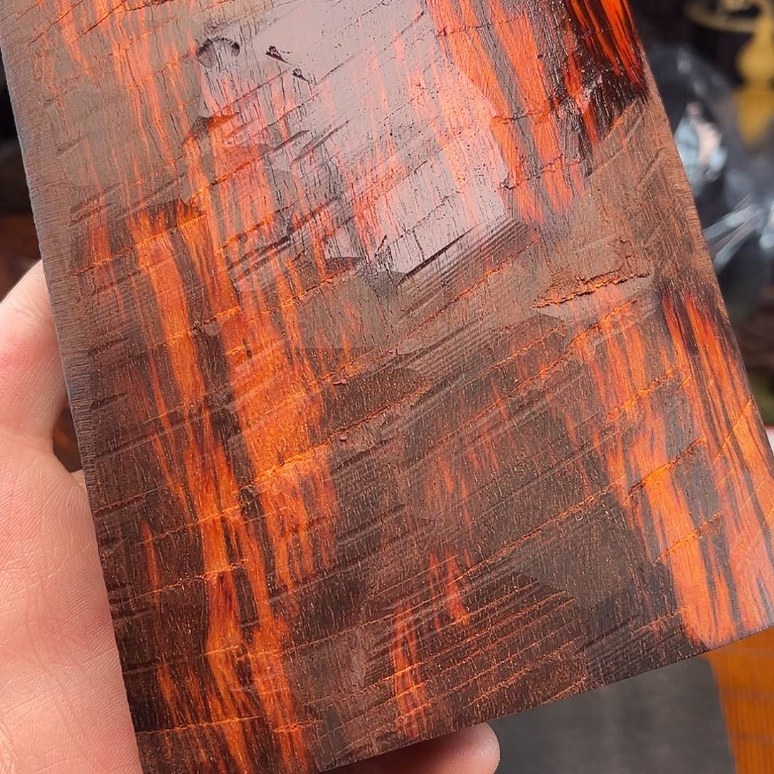 檀香紫檀（小叶紫檀）麟底金星