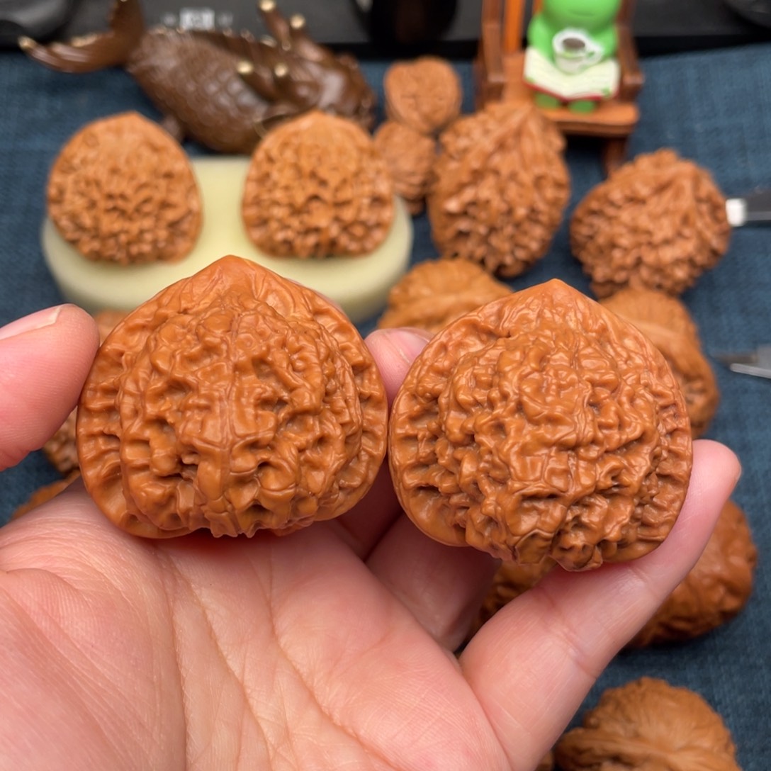 把件文玩核桃43红皮麒麟纹官帽全品