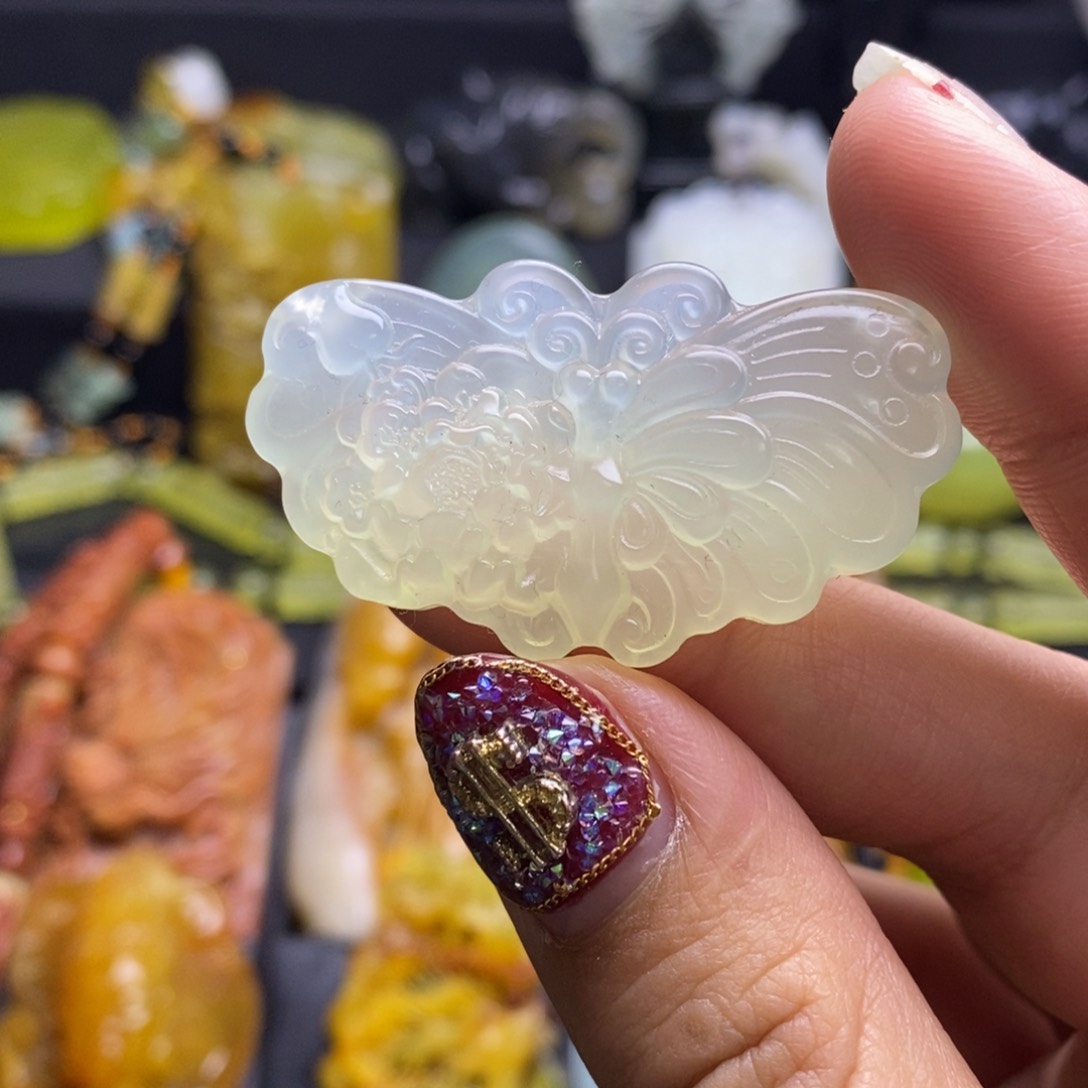 蛇纹石玉颈饰未镶嵌