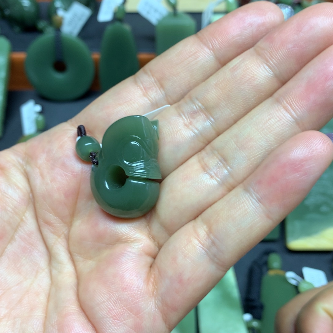 岫岩河磨玉（透闪石质玉）颈饰未镶嵌