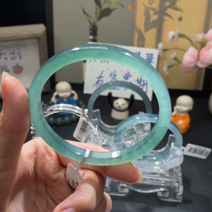 翡翠未镶嵌手镯冰蓝绿方条